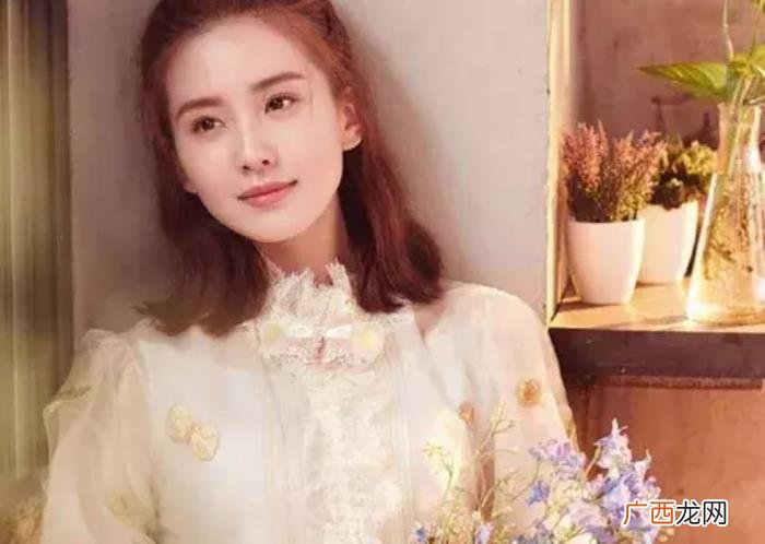 刘诗诗撞脸，说刘诗诗撞脸刘亦菲和李宝英我接受