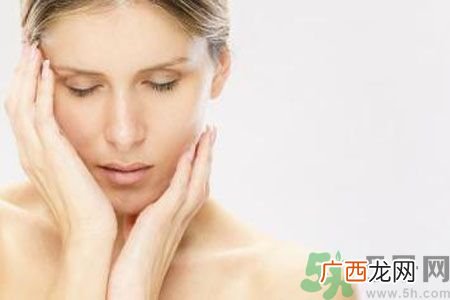 为什么夏天容易长雀斑？夏天长雀斑了怎么办？