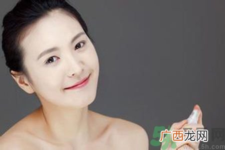 一到夏天呢长痘痘怎么回事？夏天长痘痘怎么办？