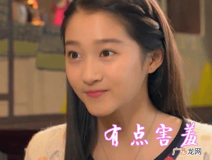 关晓彤升高，172cm关晓彤硬将长裤穿成了九分裤