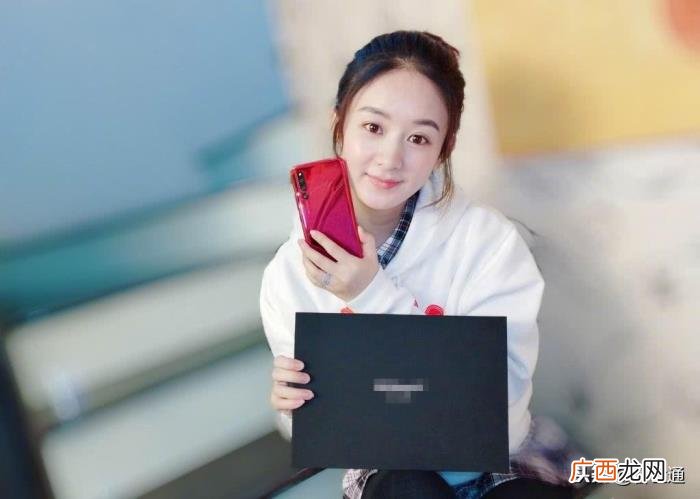 赵丽颖钻戒，赵丽颖结婚后首次晒照10.16克拉钻戒亮眼