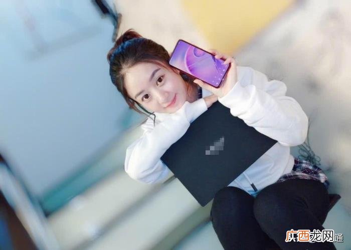 赵丽颖钻戒，赵丽颖结婚后首次晒照10.16克拉钻戒亮眼