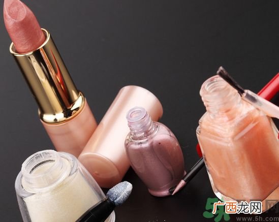 你的化妆品安全吗？鉴别化妆品安全性的简单方法