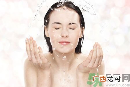 洗脸水里加白醋有什么好处?洗脸水加白醋的功效与作用