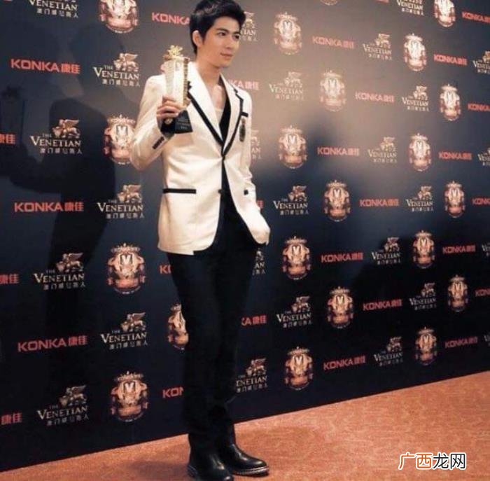 吴亦凡风格，陈学冬百变多面的穿搭风格打平了吴亦凡