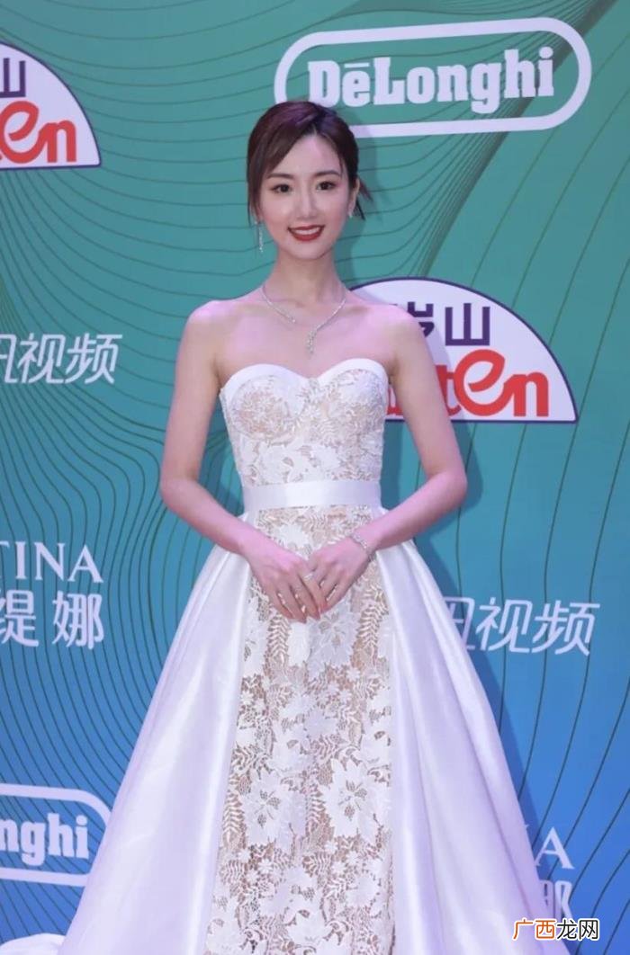 谭松韵颁奖，倪妮、关晓彤、谭松韵一众美女出席颁奖典礼