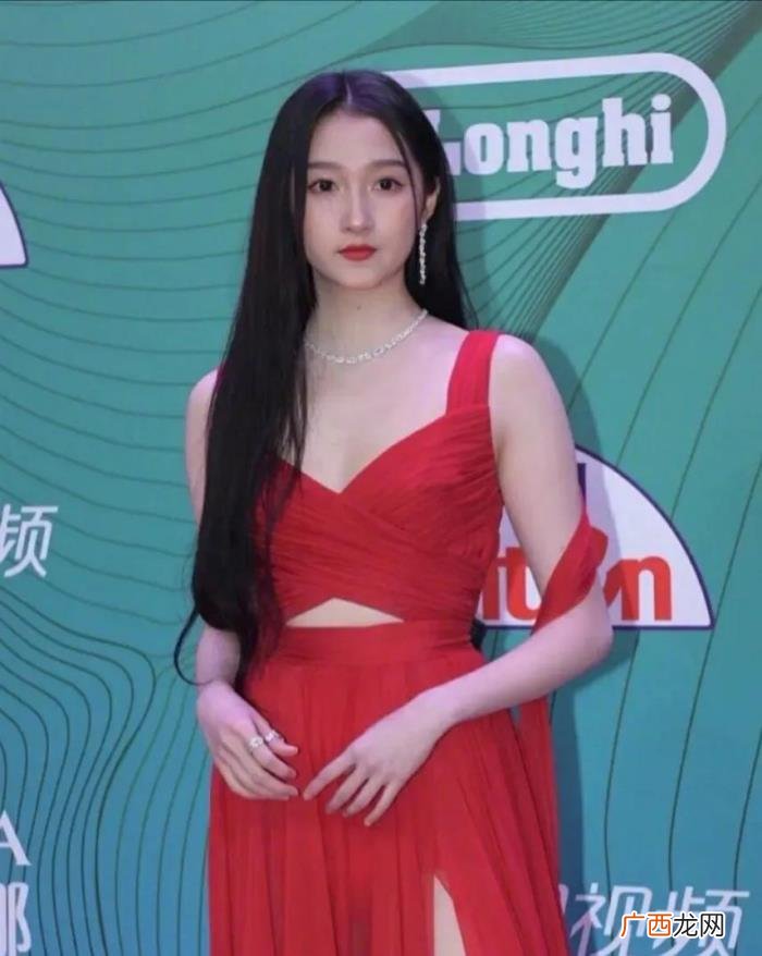谭松韵颁奖，倪妮、关晓彤、谭松韵一众美女出席颁奖典礼