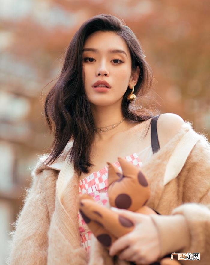 何猷君微博,何猷君发微博晒儿子为赌王爸爸庆生