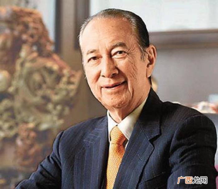 何猷君微博,何猷君发微博晒儿子为赌王爸爸庆生