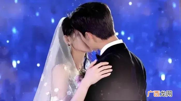 杨洋结婚照，迪丽热巴杨洋举办浪漫婚礼显露好身材