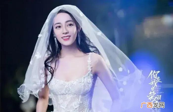 杨洋结婚照，迪丽热巴杨洋举办浪漫婚礼显露好身材