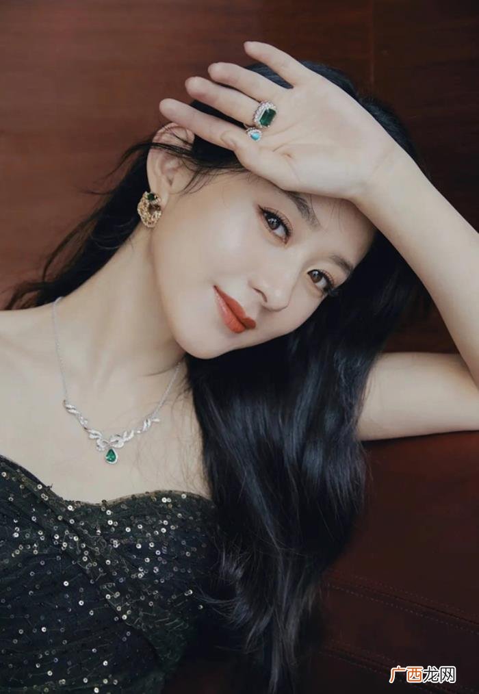 黄子韬同款，赵丽颖黄子韬撞衫同款流苏笑脸毛衣