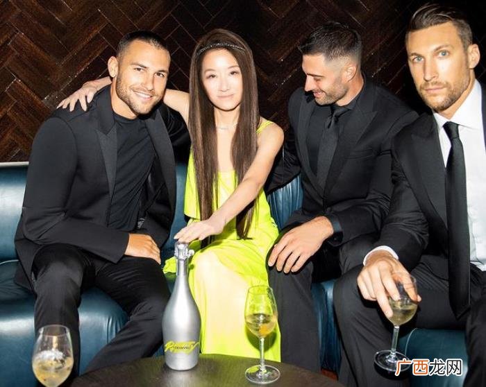 王薇薇婚纱，72岁婚纱皇后王薇薇和36岁男友太甜