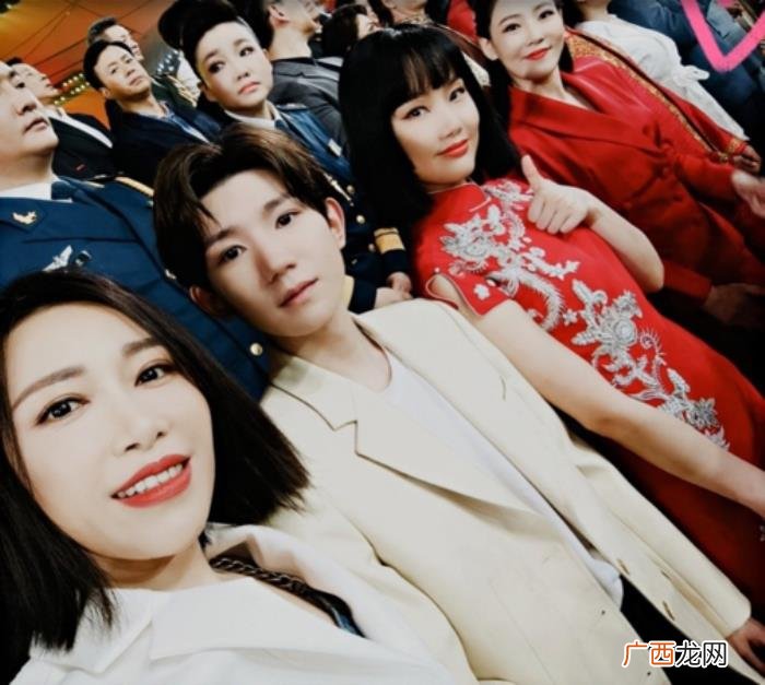 王源露脚踝，而粉丝却凭一截脚踝判断那是王源本人