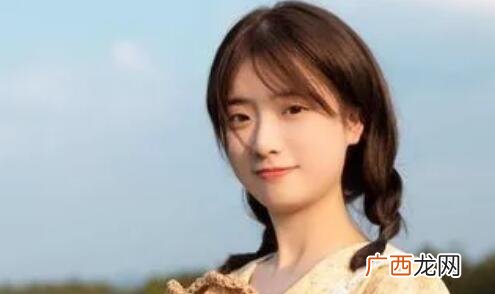 女生主动和你聊感情问题，可能是因为喜欢你