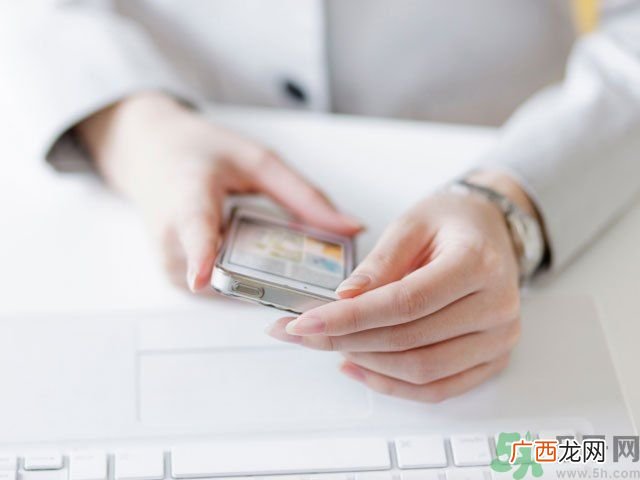 低头族会造成哪些肌肤问题?低头族要注意什么?