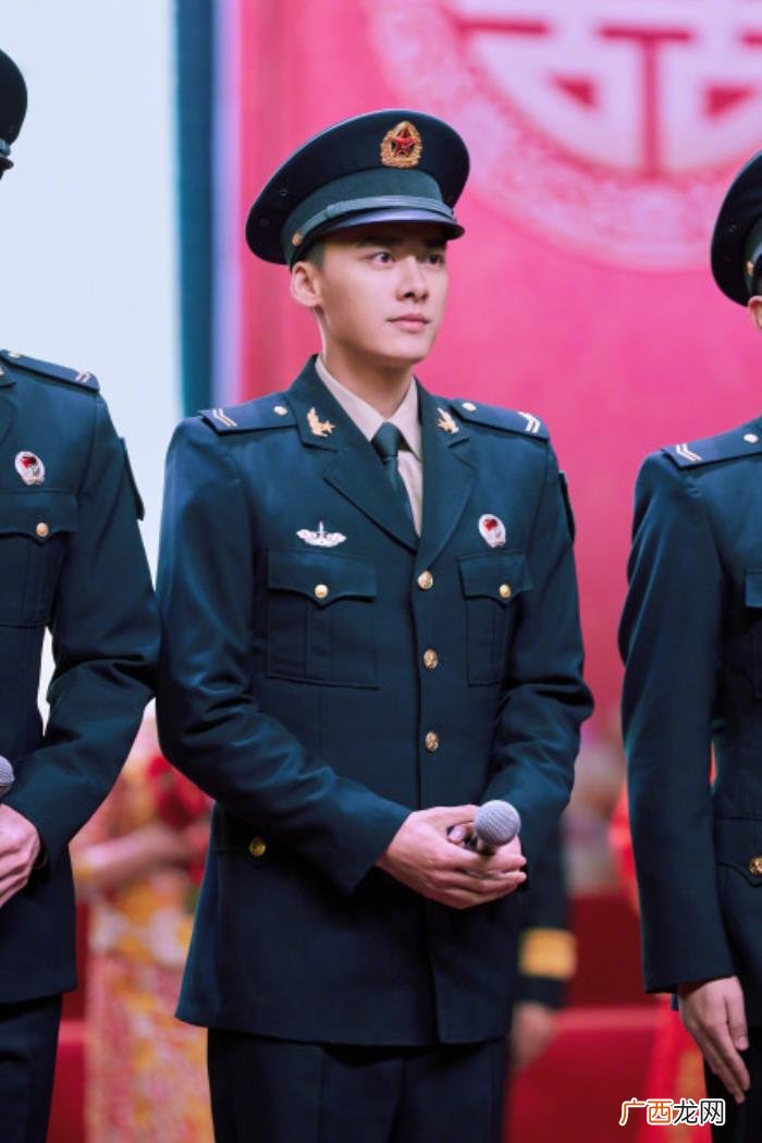 李易峰签名,李易峰随份子3000张签名照来啦