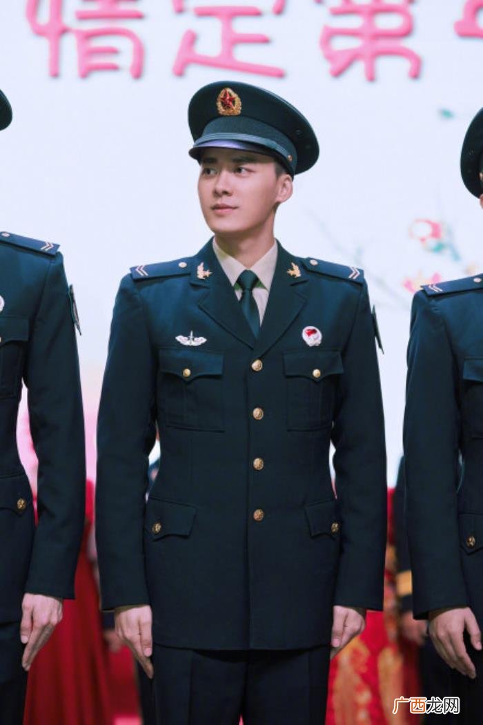 李易峰签名,李易峰随份子3000张签名照来啦