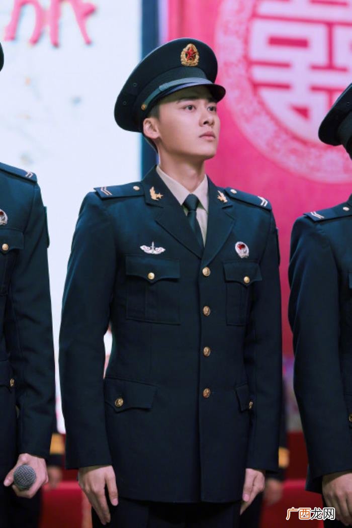 李易峰签名,李易峰随份子3000张签名照来啦