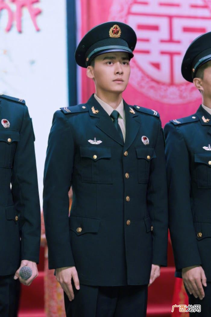 李易峰签名,李易峰随份子3000张签名照来啦