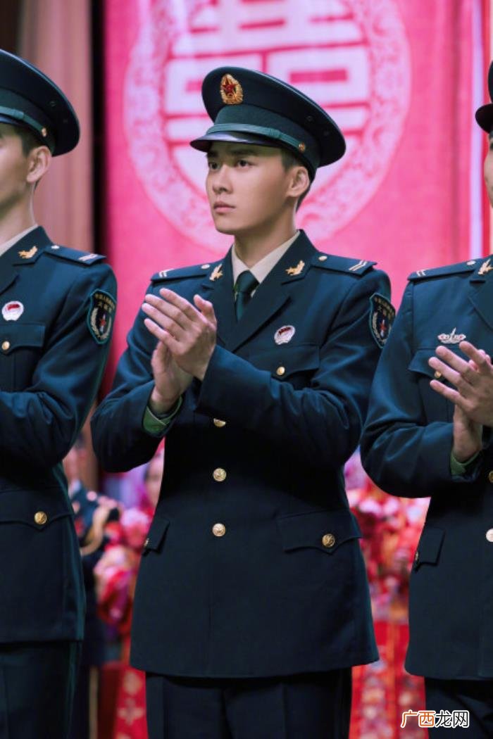 李易峰签名,李易峰随份子3000张签名照来啦