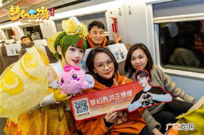 王一博回家,代言人王一博梦幻专属高铁在春节送你回家