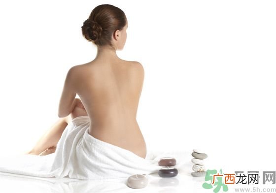 背上为什么会长痘痘?长痘痘怎么办?