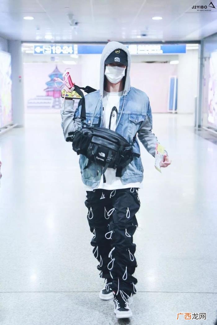 王一博的包，街头滑板Boy王一博脏脏包上热搜