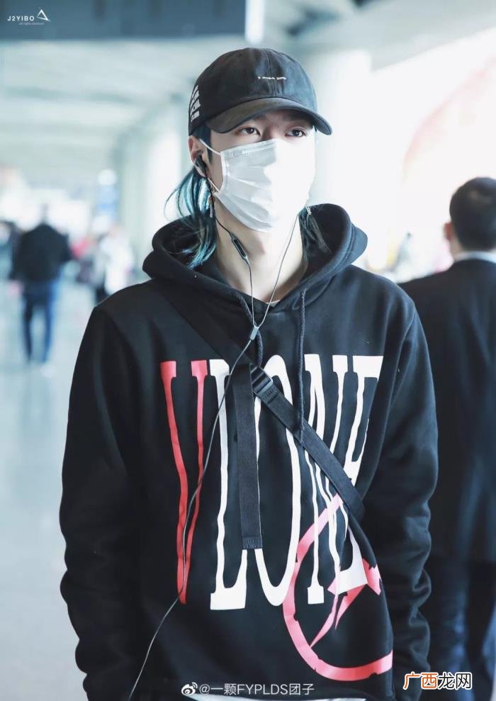 王一博的包，街头滑板Boy王一博脏脏包上热搜