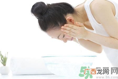 抗皱好方法 这样的洗脸肌肤更加细嫩