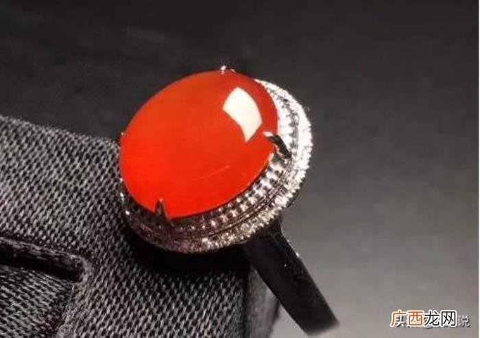 红翡的颜色，俗语说红翡绿翠紫为贵翡翠中的红翡您真的理解吗
