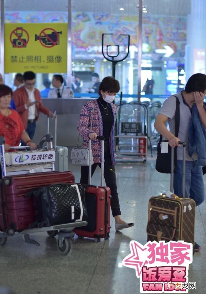刘诗诗口罩，刘诗诗口罩遮面现身机场似乎有点疲惫