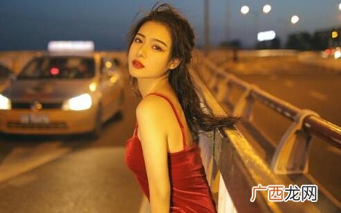 男生晚上约女生出去玩该怎么说?