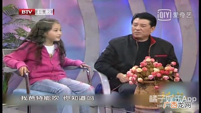 全是关晓彤，关晓彤发蹦迪视频被全网嘲仍硬刚不删