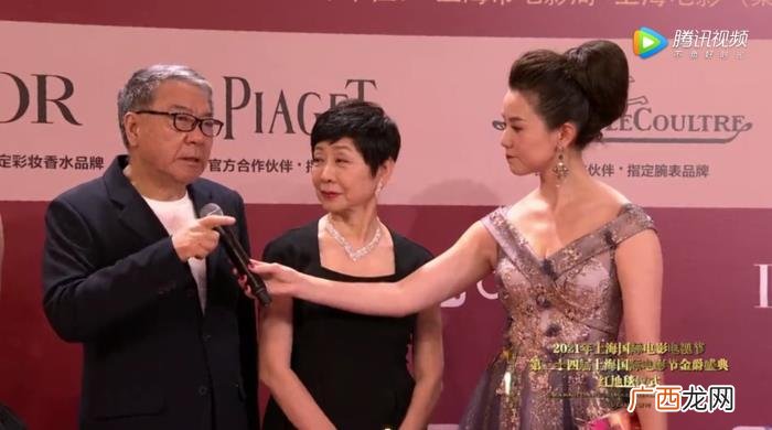 胡军关晓彤，郑晓龙帮关晓彤拿包可爱胡军被套路