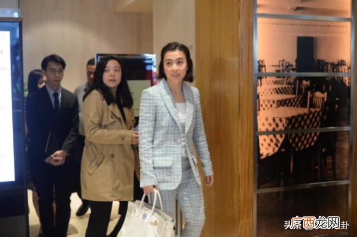 甘比刘銮雄，甘比接受专访调侃刘銮雄害羞又低调