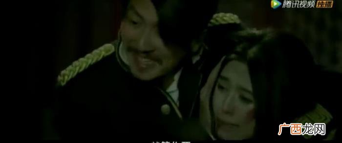 谢霆锋的脚，范冰冰曾在节目中让谢霆锋揉脚、嘴对嘴吃饼干