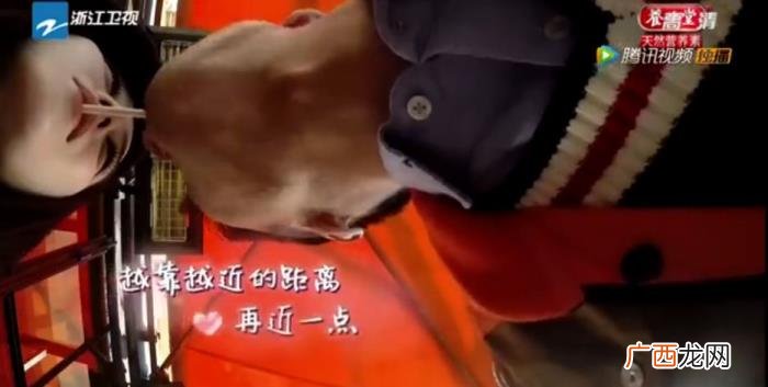 谢霆锋的脚，范冰冰曾在节目中让谢霆锋揉脚、嘴对嘴吃饼干