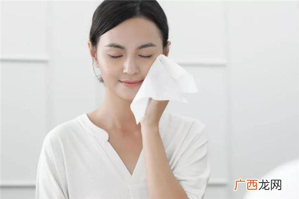 女性洗脸的时候加点料,效果更好
