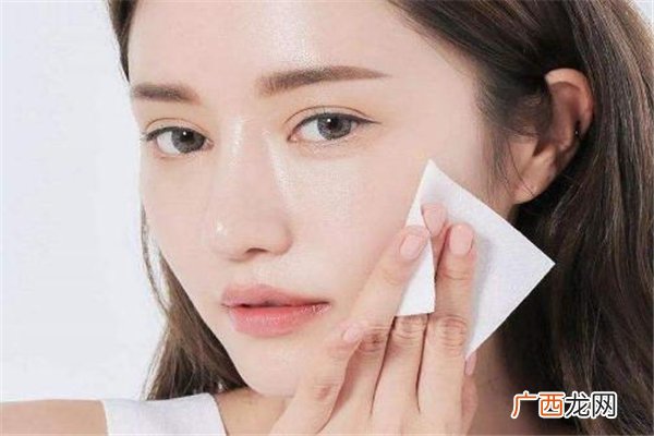 女性洗脸的时候加点料,效果更好
