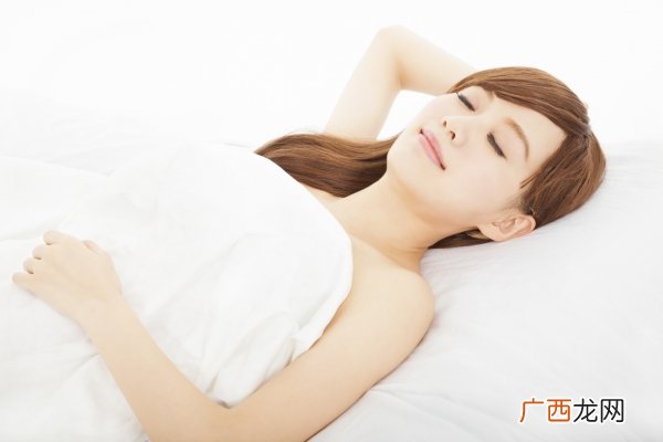 睡姿与皱纹不得不说的故事