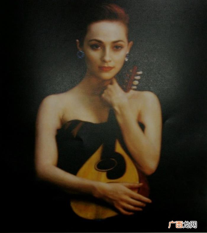 油画陈逸飞，著名画家陈逸飞的女性题材油画作品欣赏