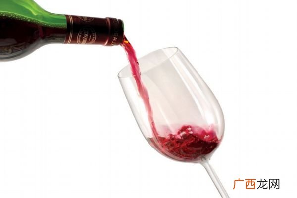 女性喝红酒美容，一天喝多少比较好