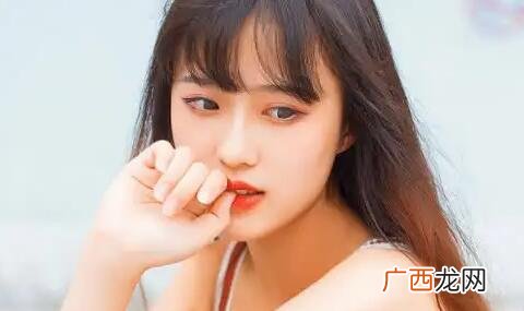 女生暗恋你的三种表现，占了一种就直接在一起