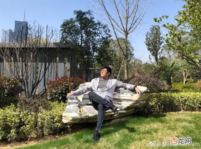 微博谭咏麟，这场演唱会校长谭咏麟发了四条微博亲自宣传