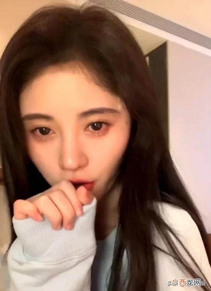 鞠婧祎素颜，鞠婧祎主动公开素颜过程看到她家中的素颜