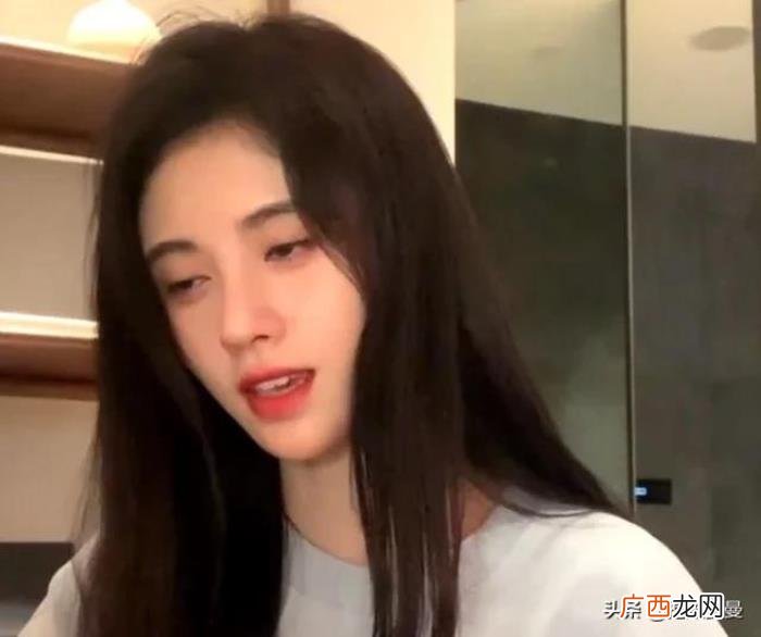 鞠婧祎素颜，鞠婧祎主动公开素颜过程看到她家中的素颜