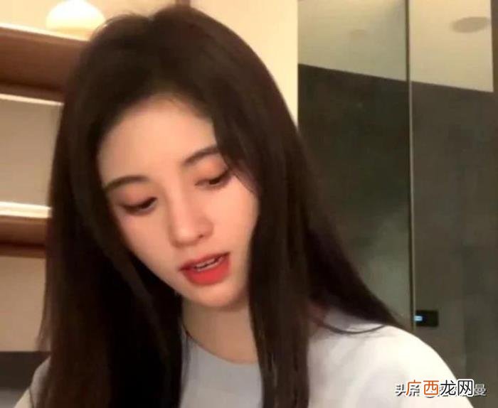 鞠婧祎素颜，鞠婧祎主动公开素颜过程看到她家中的素颜