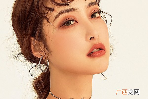 掌握秋季控油小秘诀 靓丽形象不见分