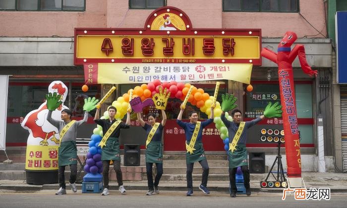 王千源沈腾，去年王千源、沈腾、袁姗姗也演过这...